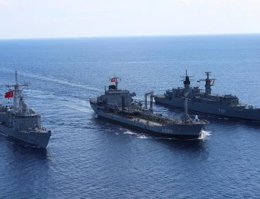 Περικυκλωμένο από 6 τουρκικά πλοία το Saipem 12000 - Υποχώρηση Ιταλίας: Έδωσε εντολή στο γεωτρύπανο να σταματήσει